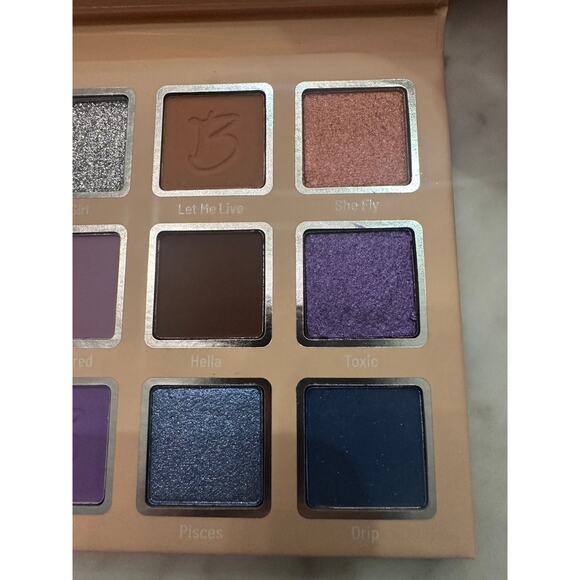 Murillo Twins x Beauty Creations Eyeshadow Pallete - Picture 6 of 6